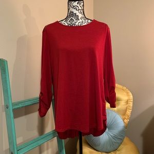 NWT Roz & Ali Red top, hi-low hem.